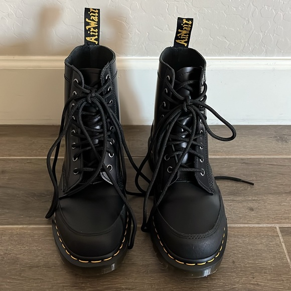 NEW Dr Martens 1460 GUARD PANEL LEATHER LACE UP BOOT Men Size 9 - Picture 3 of 7